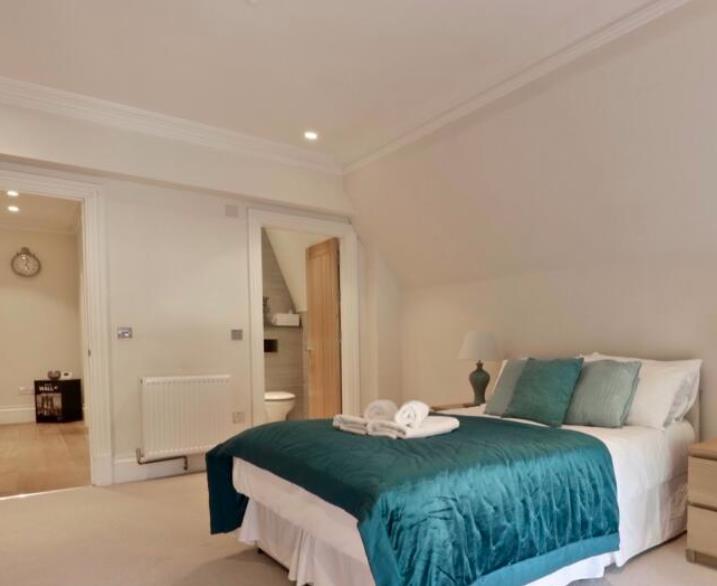 The Ridgeway, Mill Hill